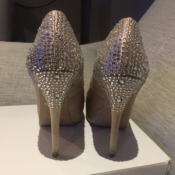 Aldo cream satin pumps with silver/clear gems on heel (not blue as seen in pics) - Picture 3 of 8